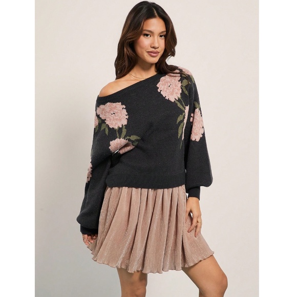 Roses Print Grey Knit Round Neck Long Sleeve Pullover Sweater - Picture 3 of 6